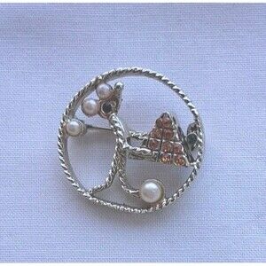 Signed STAR Mouse andCheese Silver Tone Brooch with Rhinestones Signed